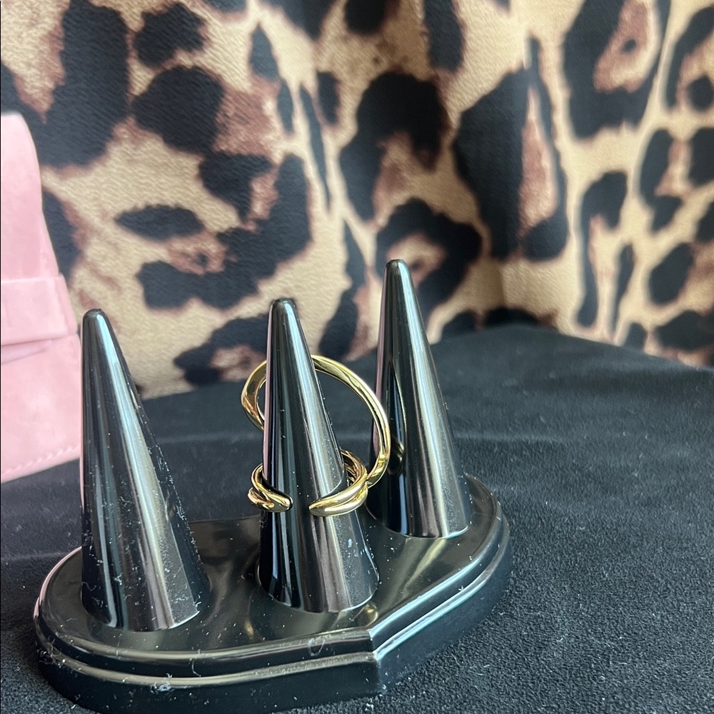 Woman ring! - Picture 2 of 2